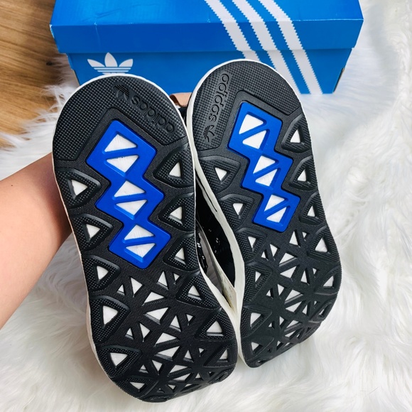 New Adidas Womens Arkyn Sneakers - Picture 4 of 6